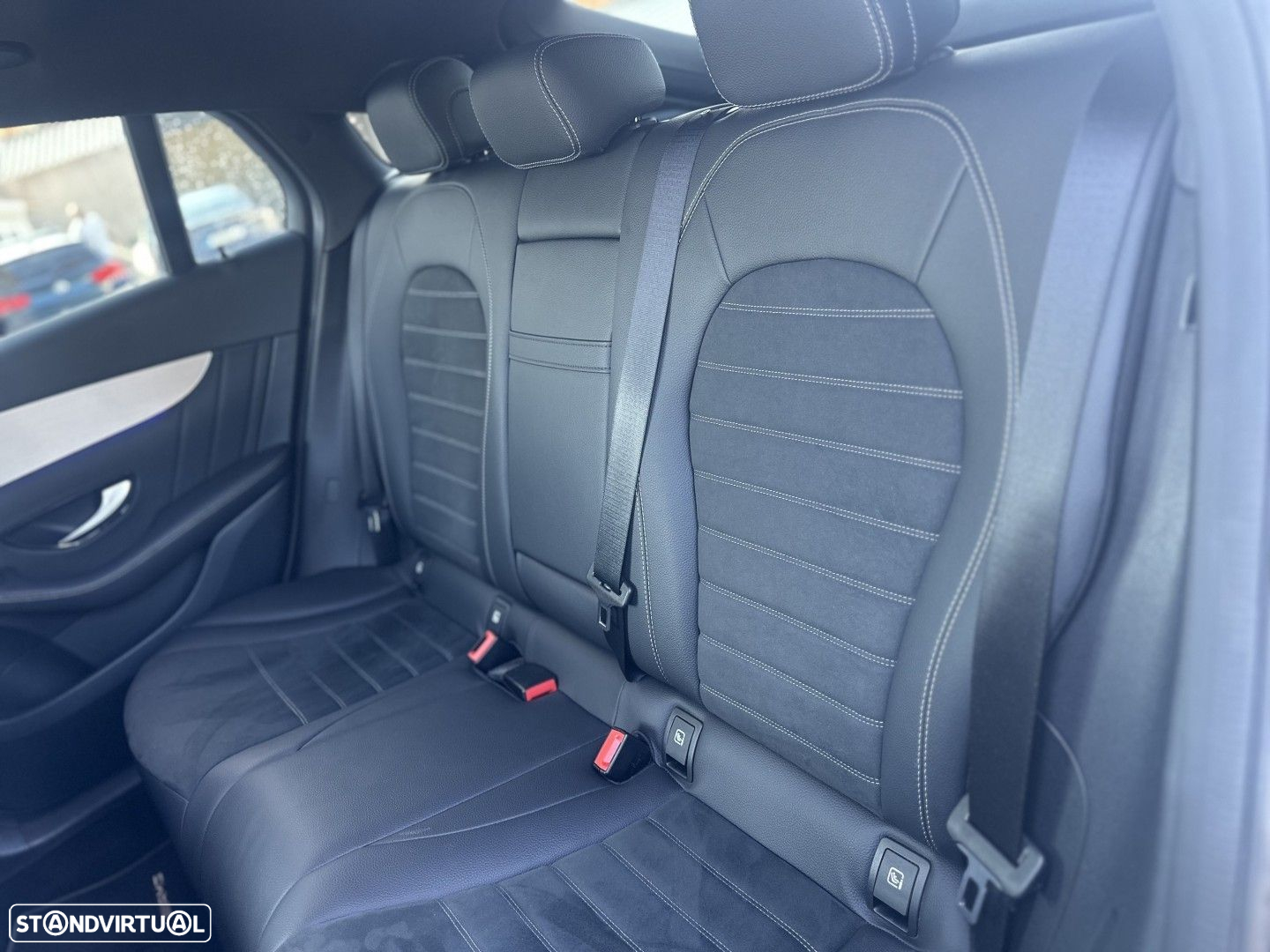 Mercedes-Benz GLC 300 e 4Matic 9G-TRONIC AMG Line - 23