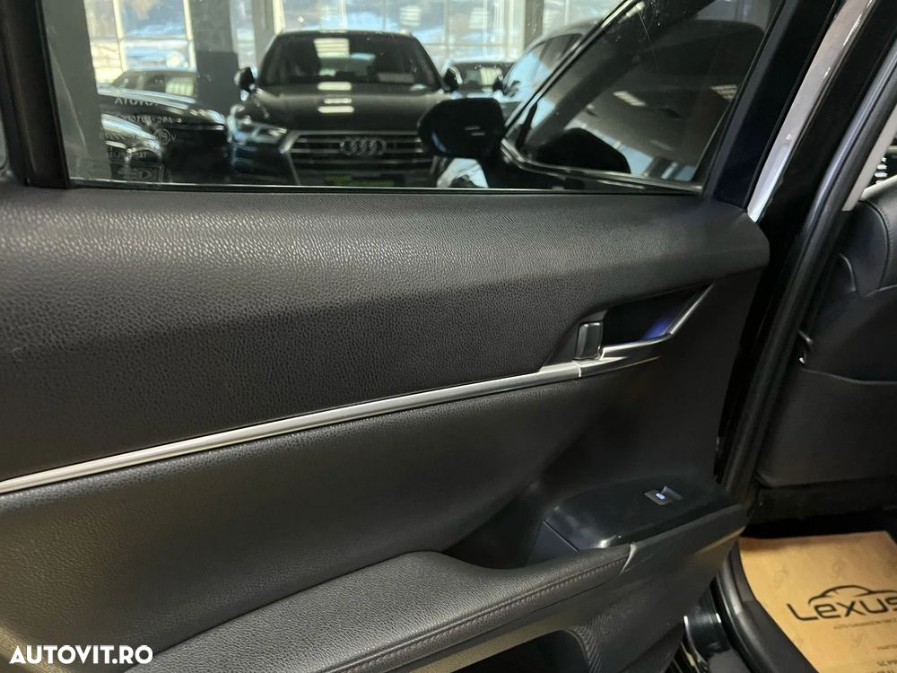 Toyota Camry Luxury - 19