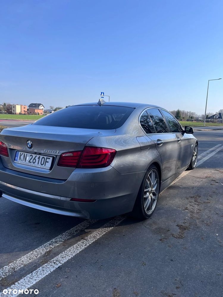 BMW Seria 5 528i xDrive Sport-Aut - 6