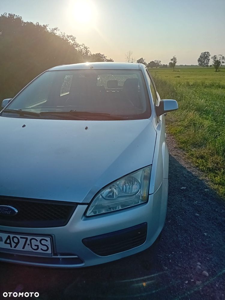 Ford Focus 1.4 Ambiente - 2