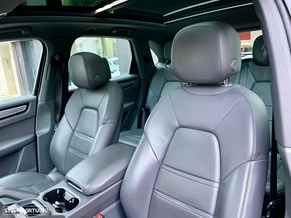 Porsche Cayenne S - 16