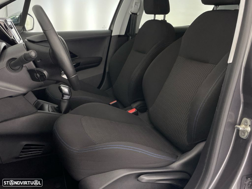 Peugeot 208 1.2 PureTech Signature - 19
