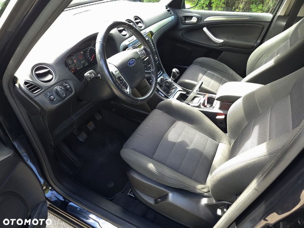 Ford S-Max - 13