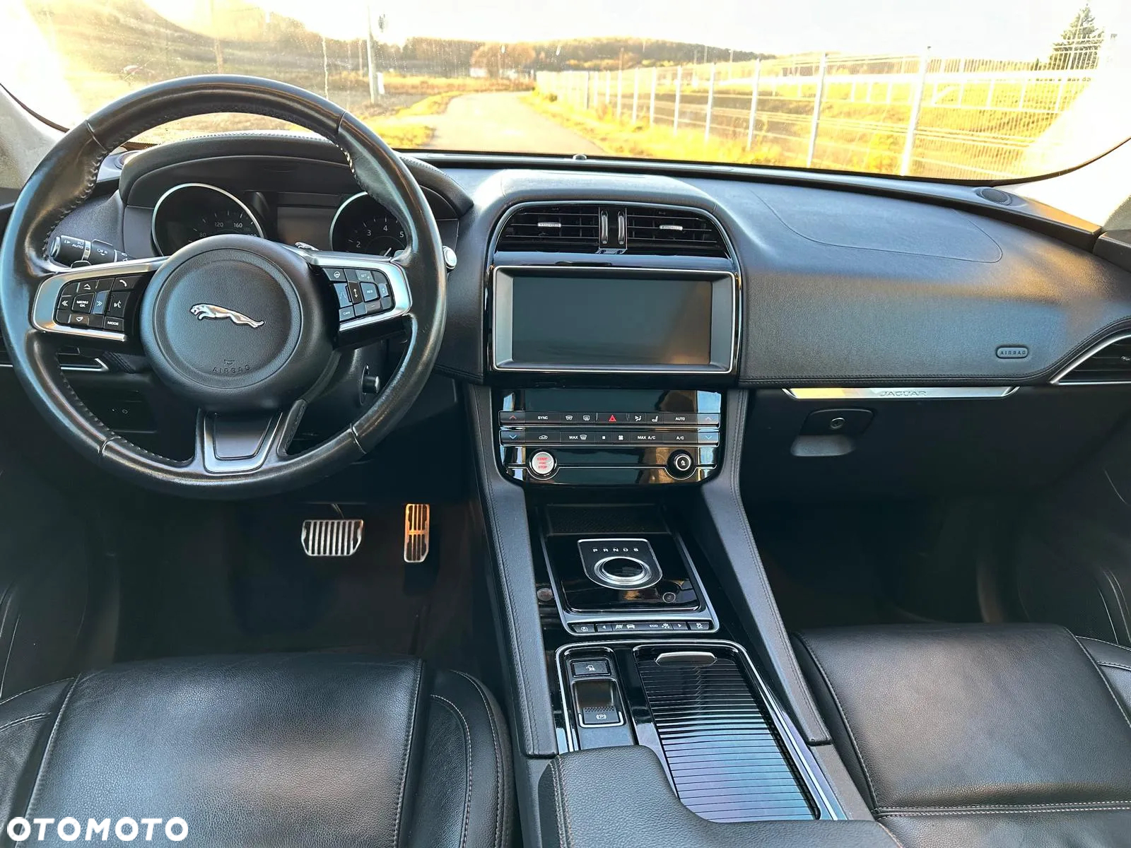 Jaguar F-Pace 25t AWD Prestige - 2