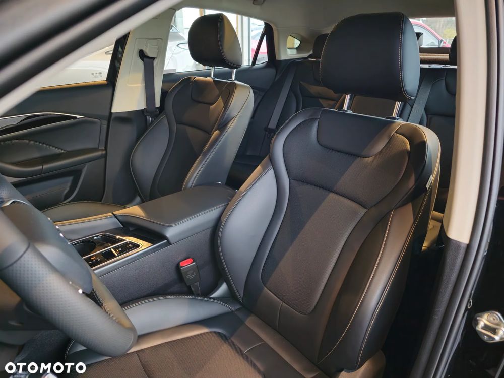 Bestune B70 2.0T Elegance - 10