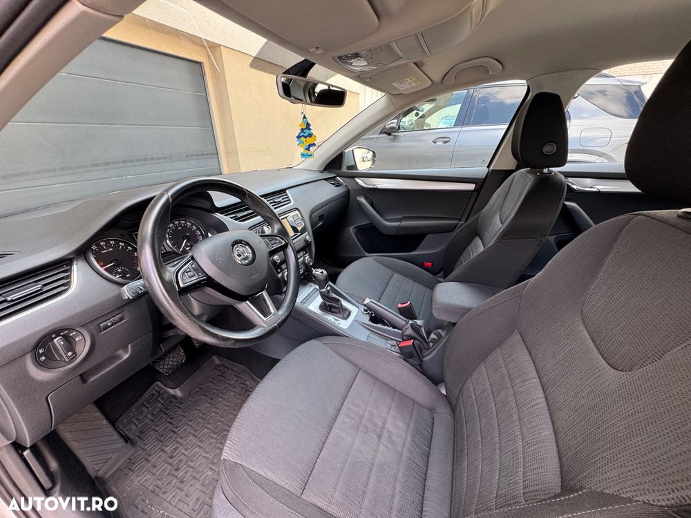 Skoda Octavia 1.6 TDI DPF DSG Ambition - 10