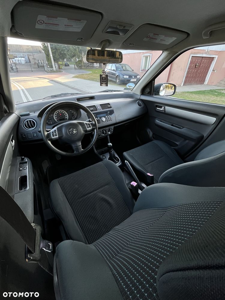 Suzuki Swift - 8
