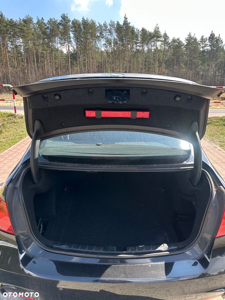 BMW Seria 3 318d M Sport EU6 - 15