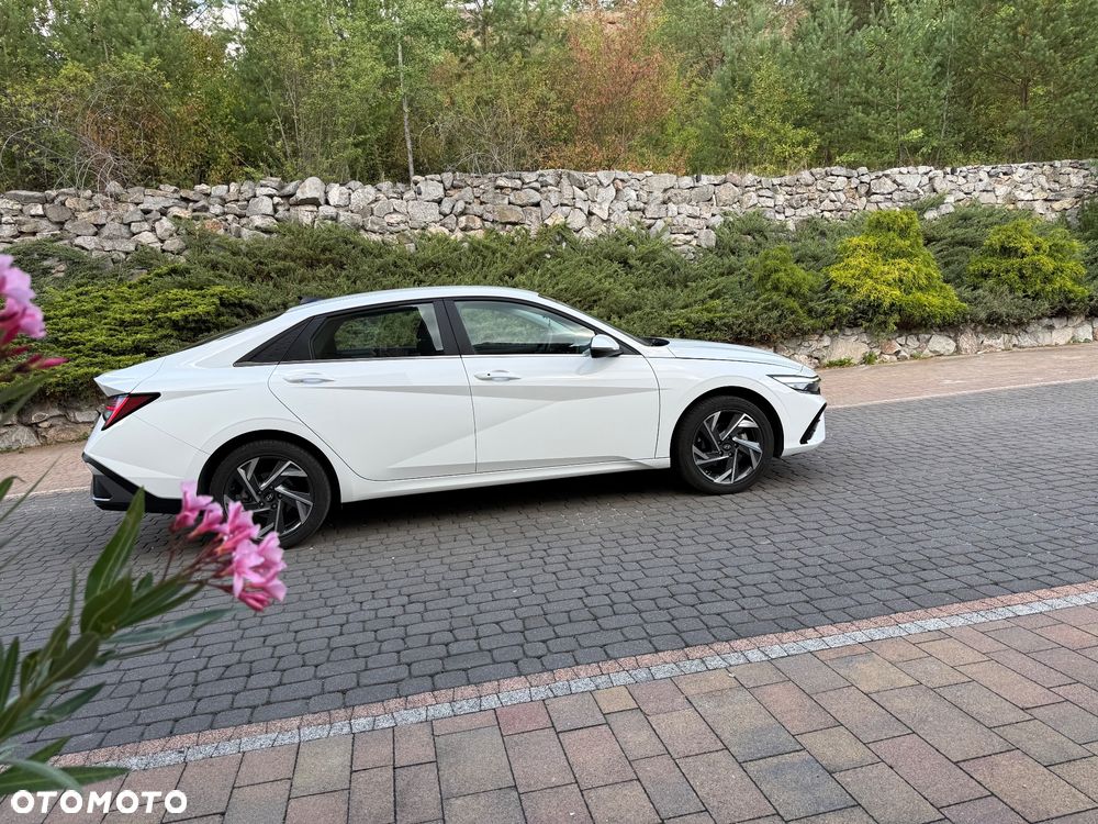 Hyundai Elantra 1.6 Smart - 16