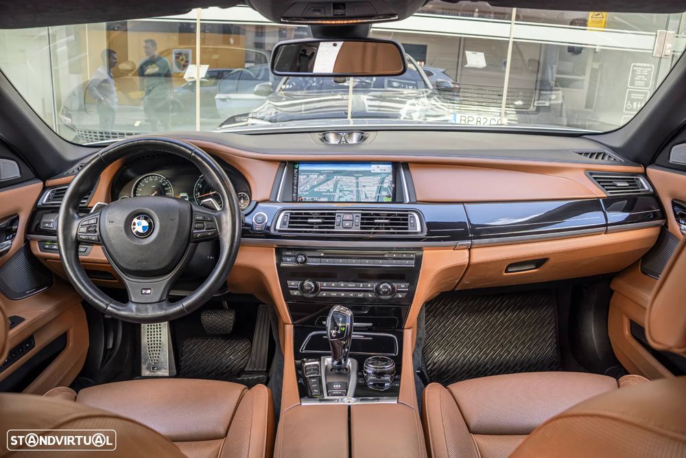 BMW 750 Li xDrive Pack M — fotografia 15