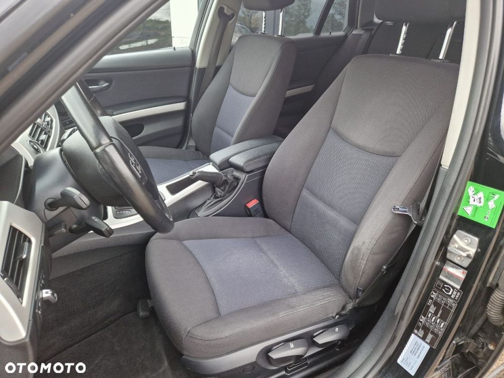 BMW Seria 3 318d Touring - 10