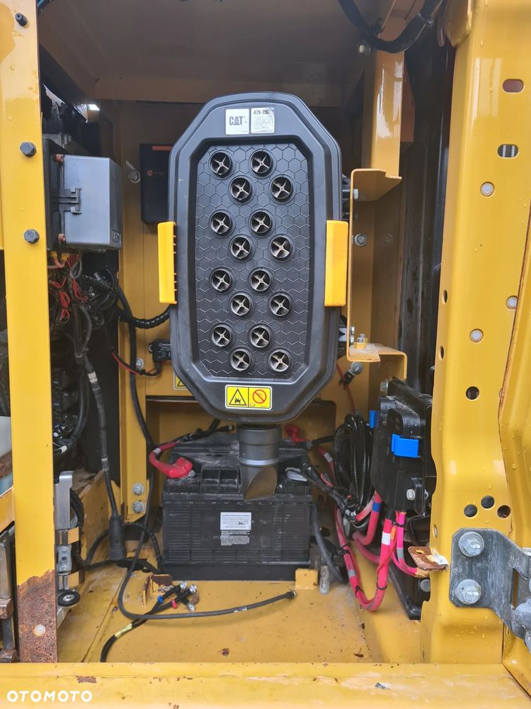 Caterpillar 320  07A Japan - 12