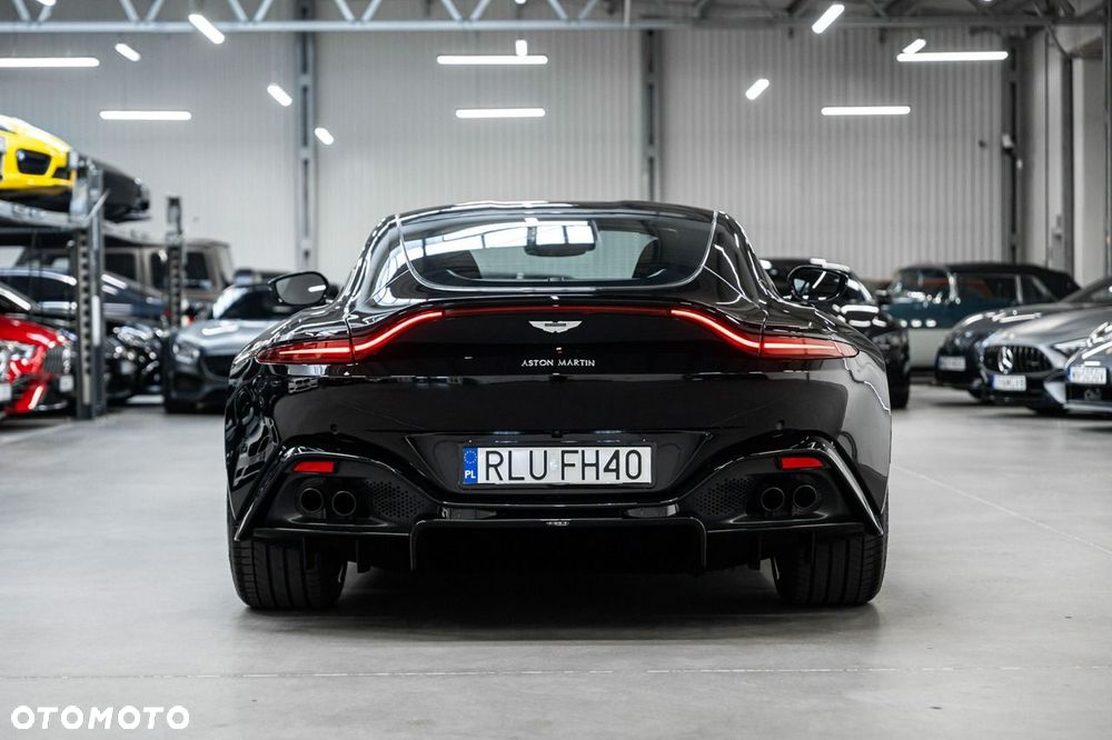 Aston Martin Vantage - 8