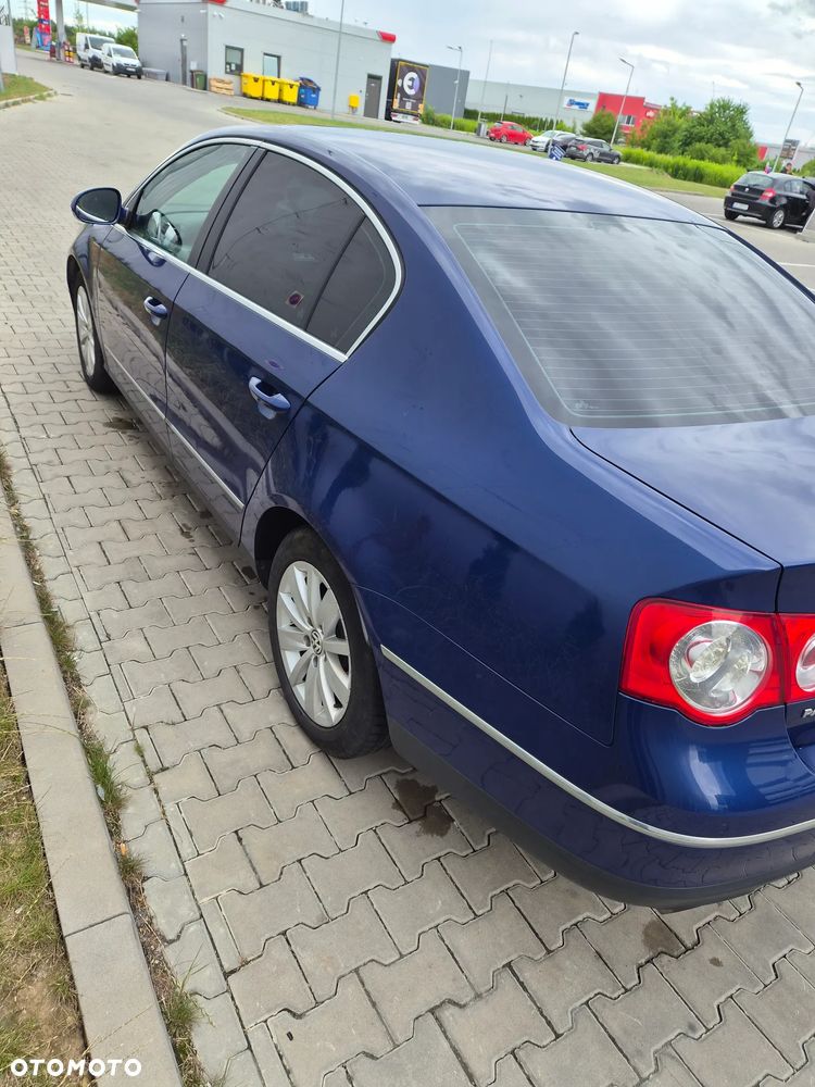Volkswagen Passat 2.0 TDI DPF BlueMot Highline - 5