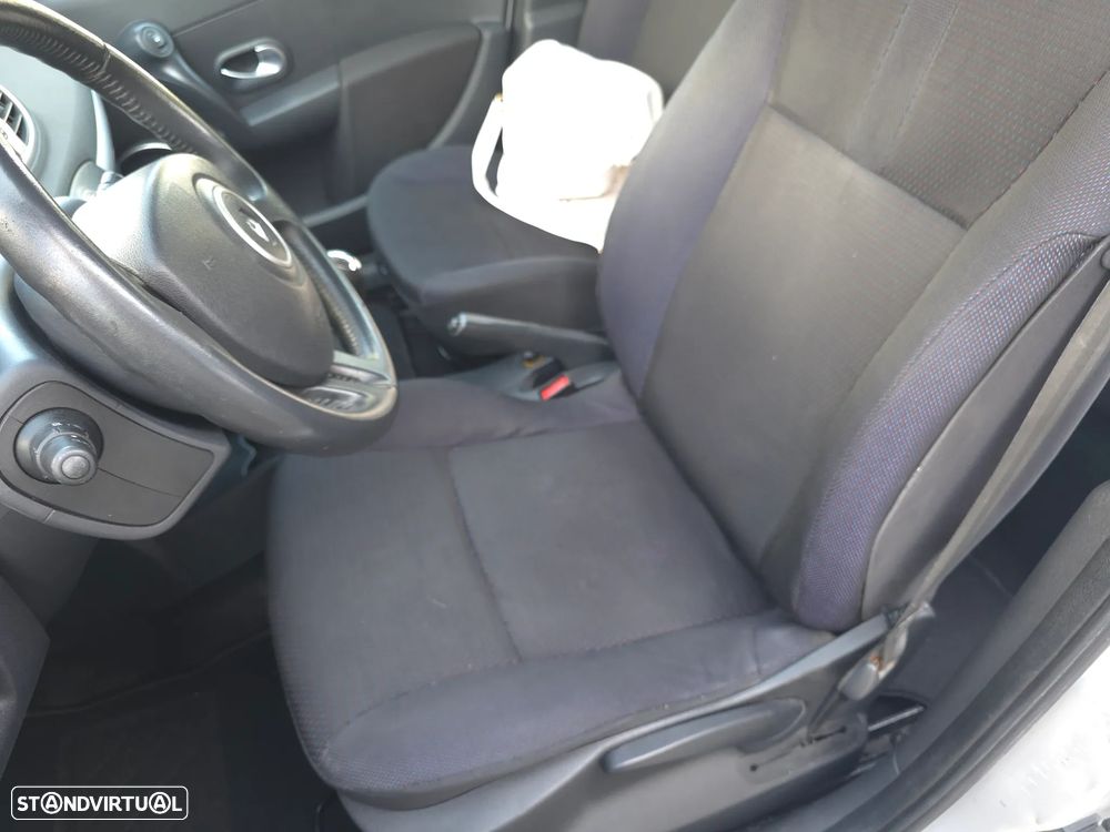 Renault Clio 1.2 16V Confort - 20
