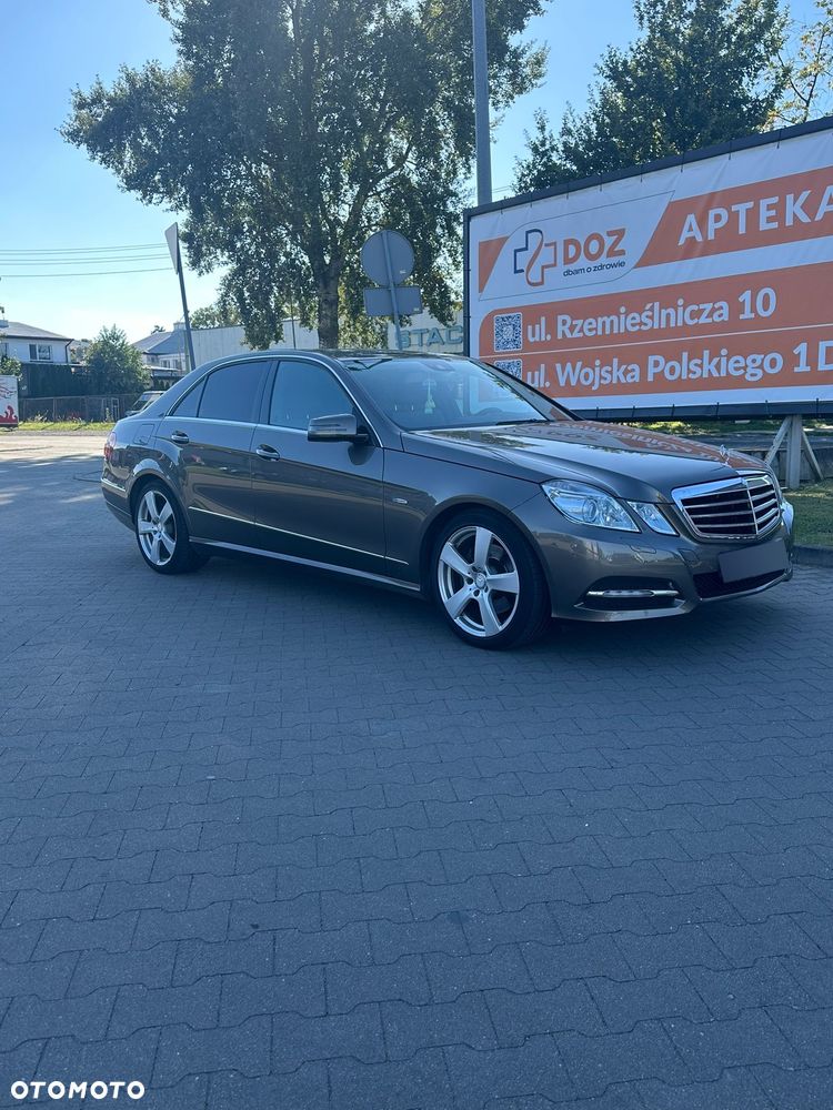 Mercedes-Benz Klasa E 200 CGI BlueEFFICIENCY Avantgarde - 13