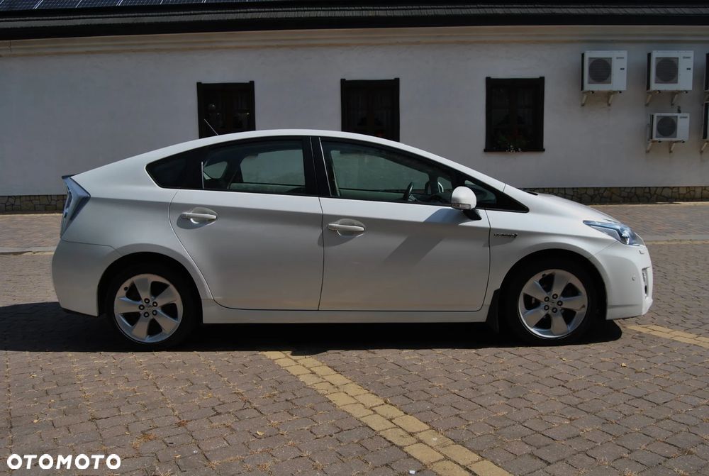 Toyota Prius (Hybrid) Comfort - 16
