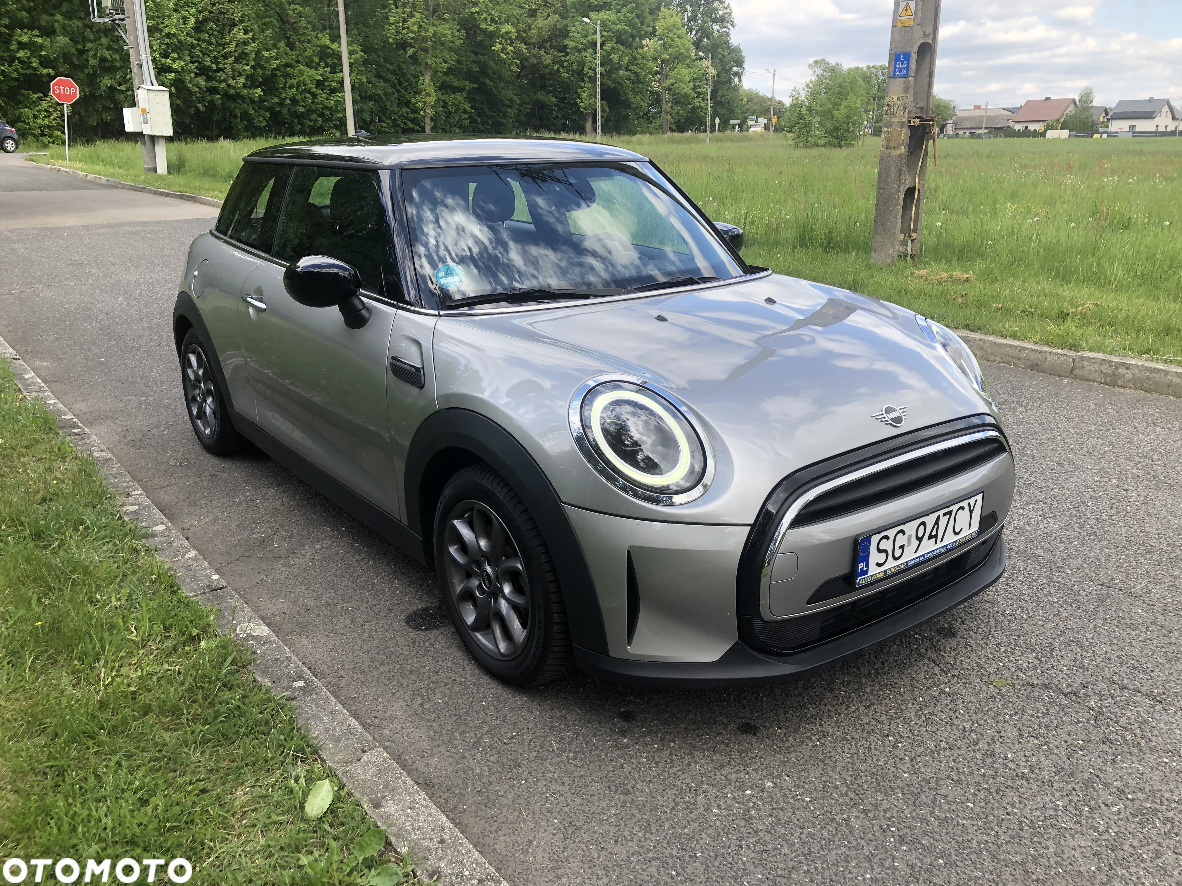 MINI Cooper Essential Trim - 3