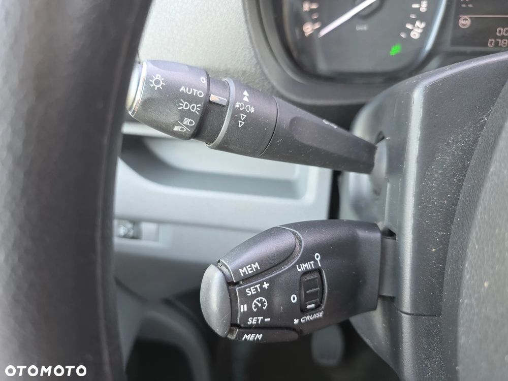 Opel VIVARO - 33