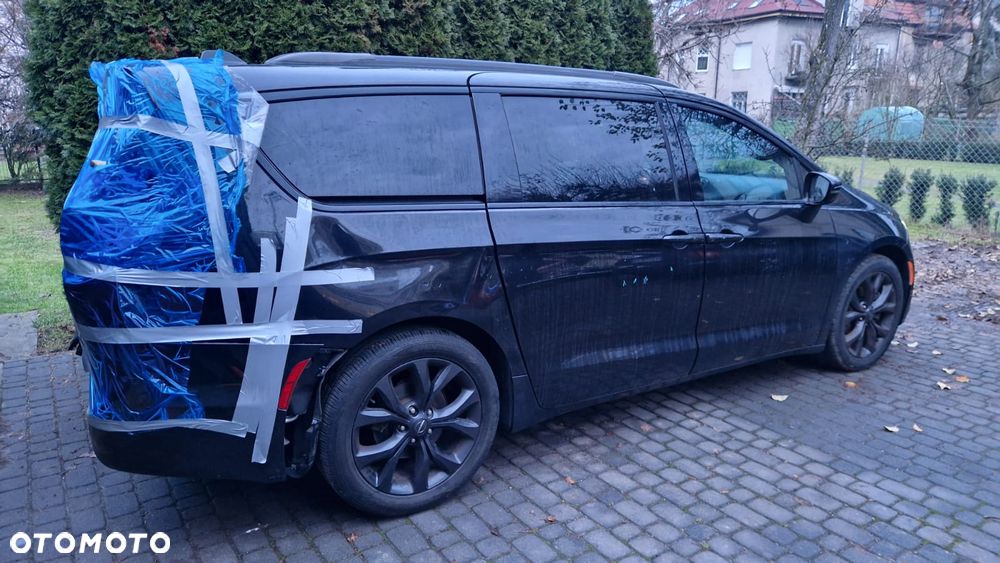 Chrysler Pacifica - 6