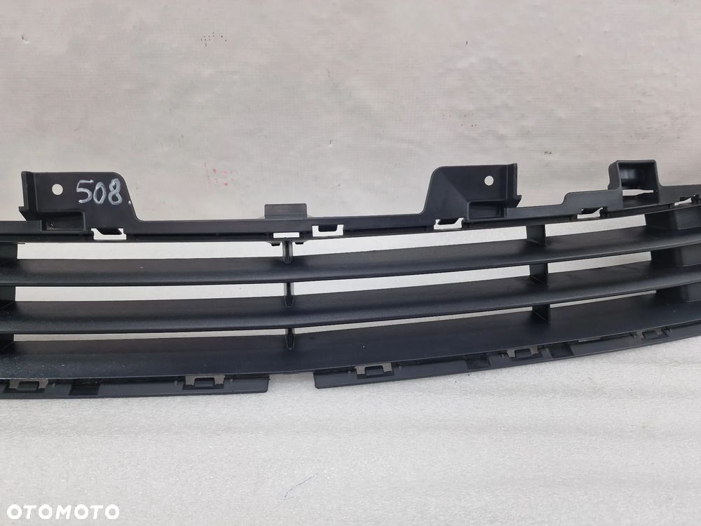 OPEL ZAFIRA C LIFT 15- KRATKA ŚRODKOWA ZDERZAKA PRZEDNIEGO PRZÓD , NR 39079784 , NR AUKCJI KR508 - 6