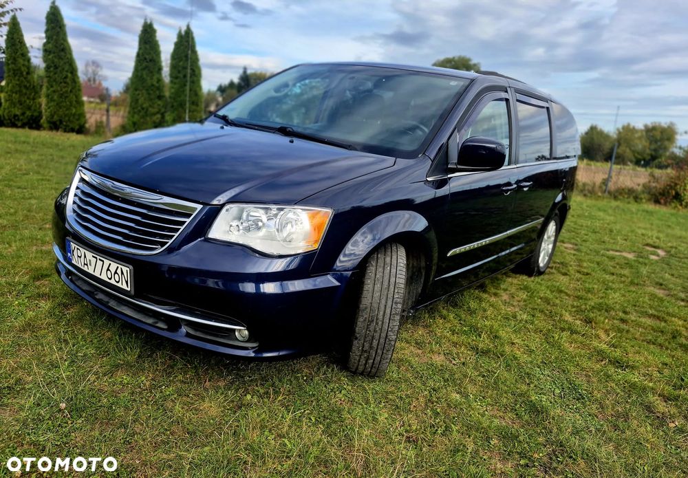 Chrysler Town & Country - 2