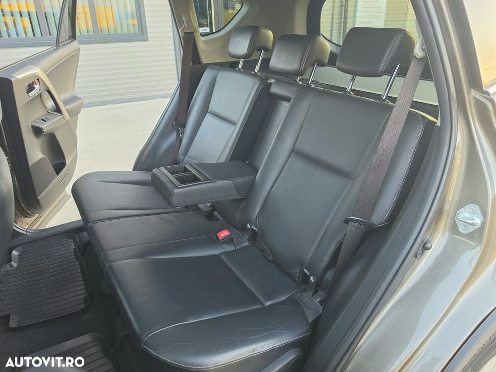 Toyota RAV4 2.2 D-4CAT 4WD Aut Luxury - 16