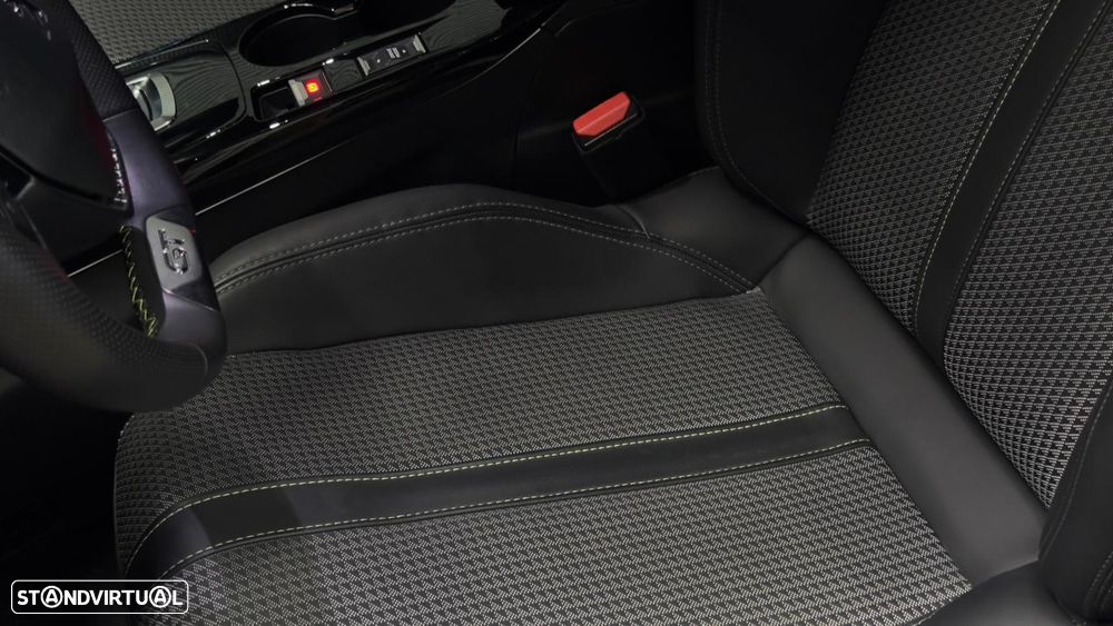 Peugeot e-208 GT - 43