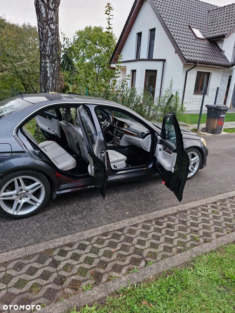 Mercedes-Benz Klasa C 250 CGI BlueEff Elegance - 19