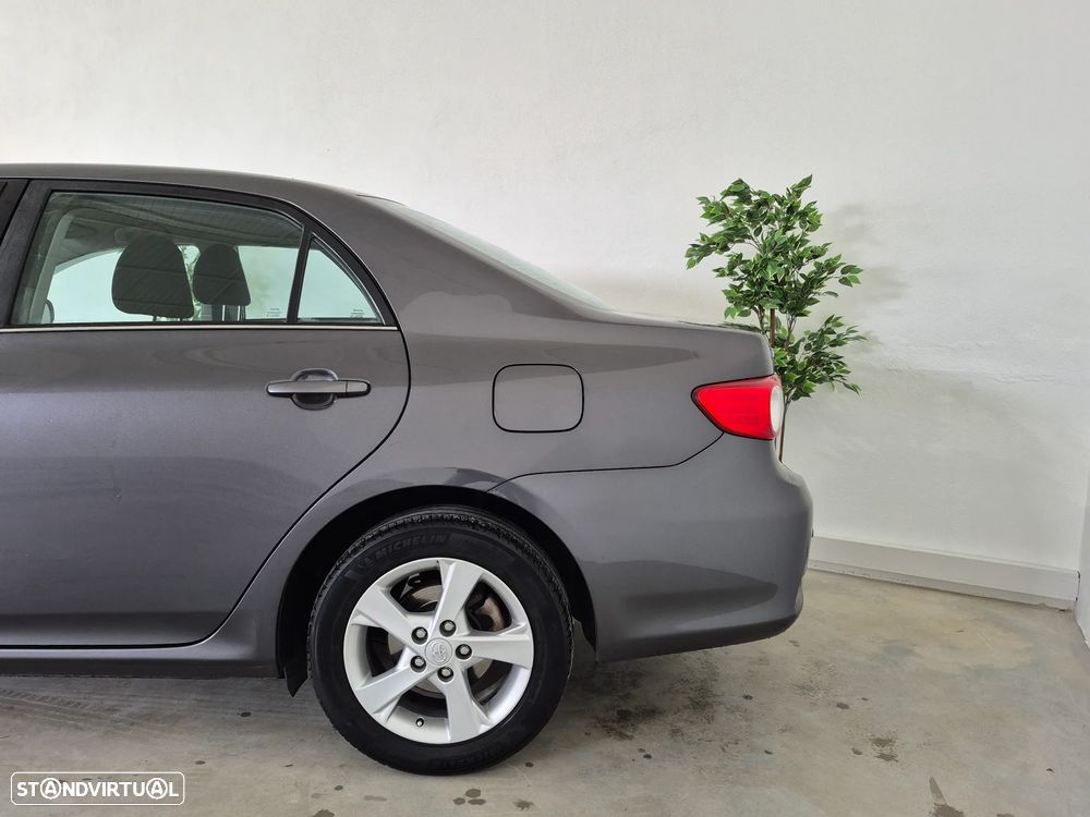 Toyota Corolla 1.4 D-4D Exclusive - 3