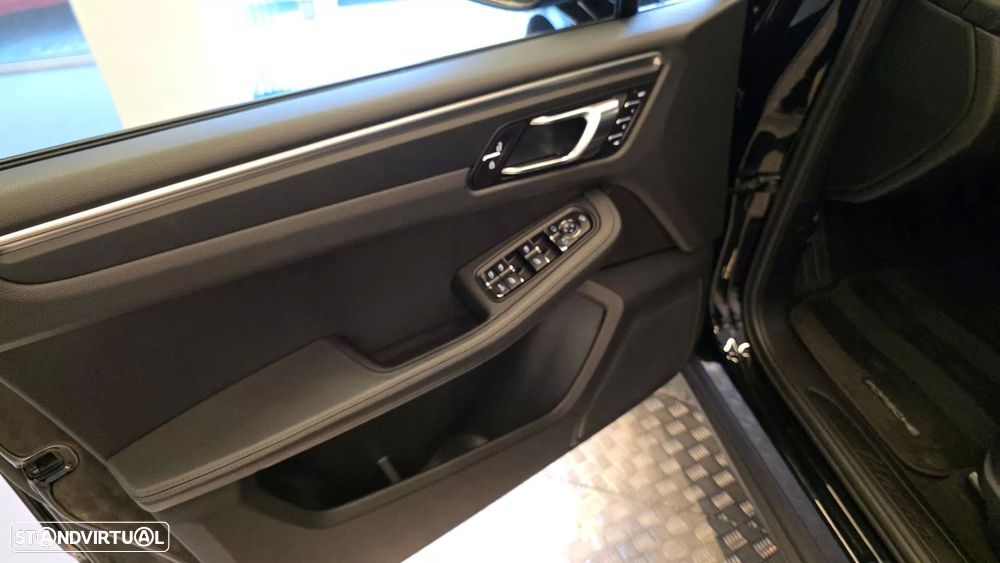 Porsche Macan T - 33