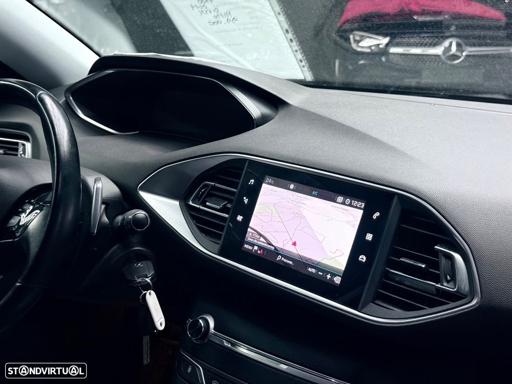 Peugeot 308 SW BlueHDi 130 EAT8 Allure - 11