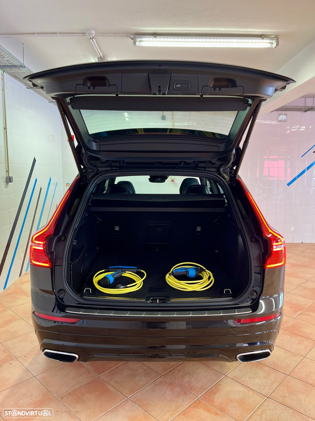Volvo XC 60 2.0 T8 PHEV R-Design AWD - 28