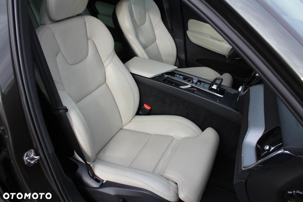 Volvo XC 60 B4 D AWD Geartronic Momentum Pro - 24