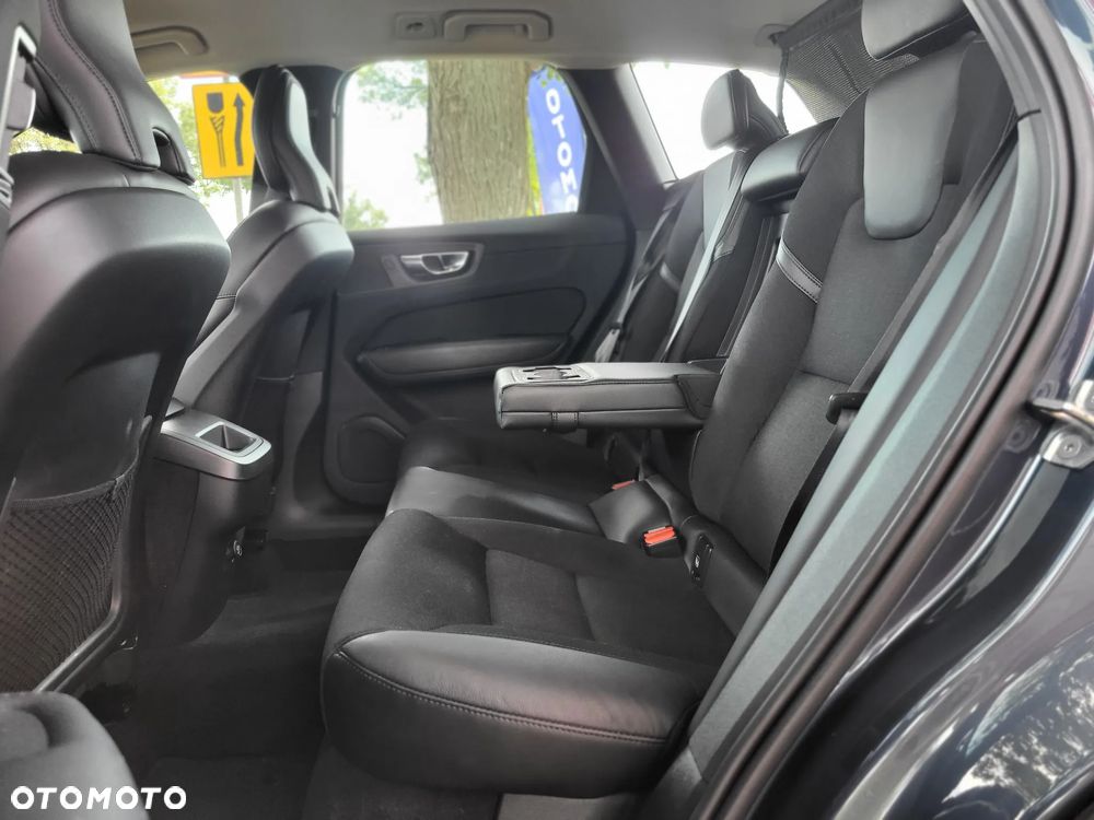 Volvo XC 60 T4 Momentum Pro - 20