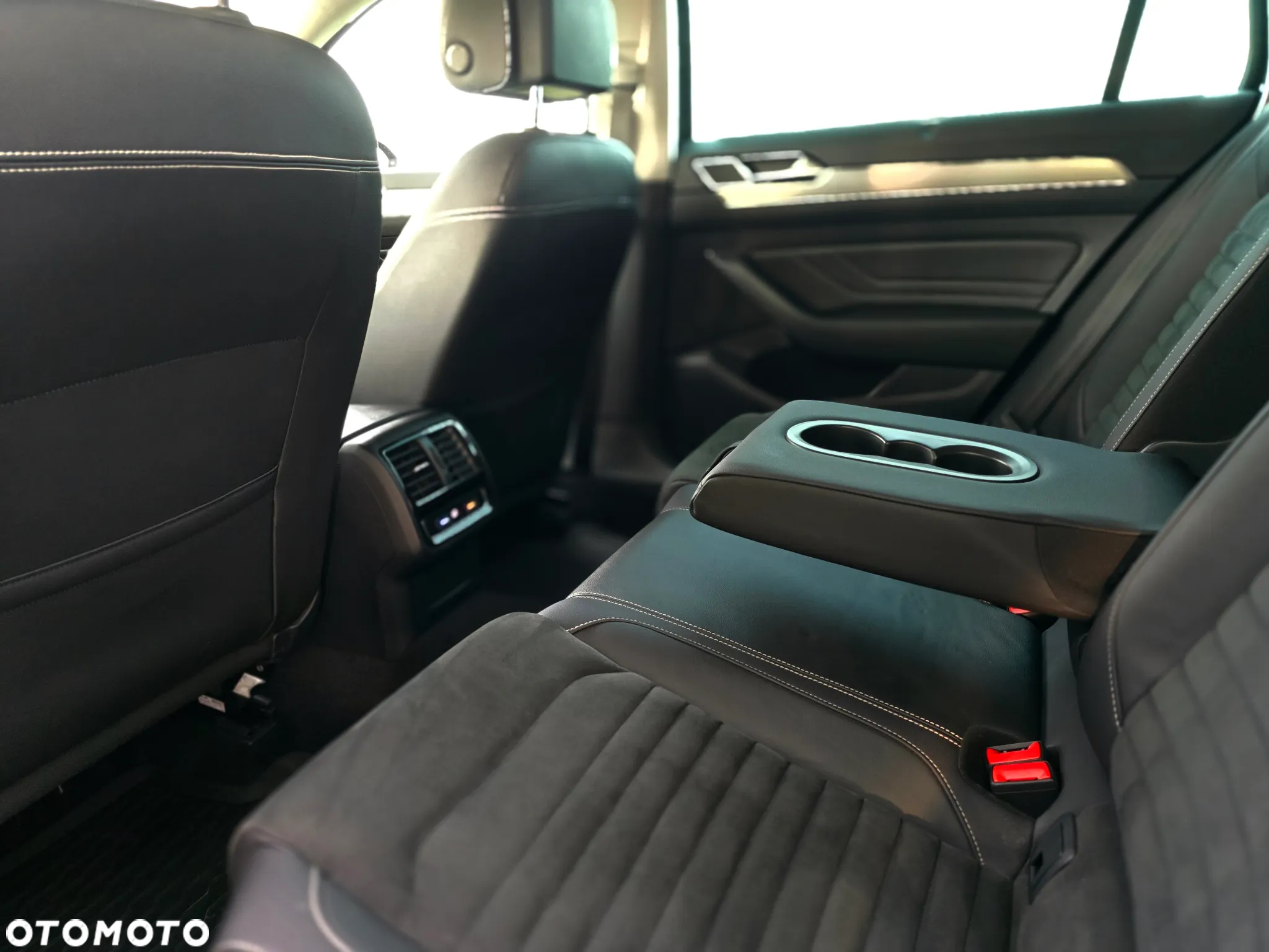Volkswagen Passat 2.0 TDI Elegance DSG - 20