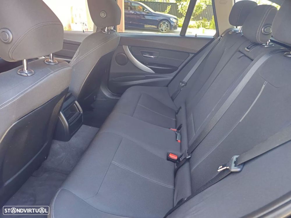 BMW 318 d Touring Auto - 10