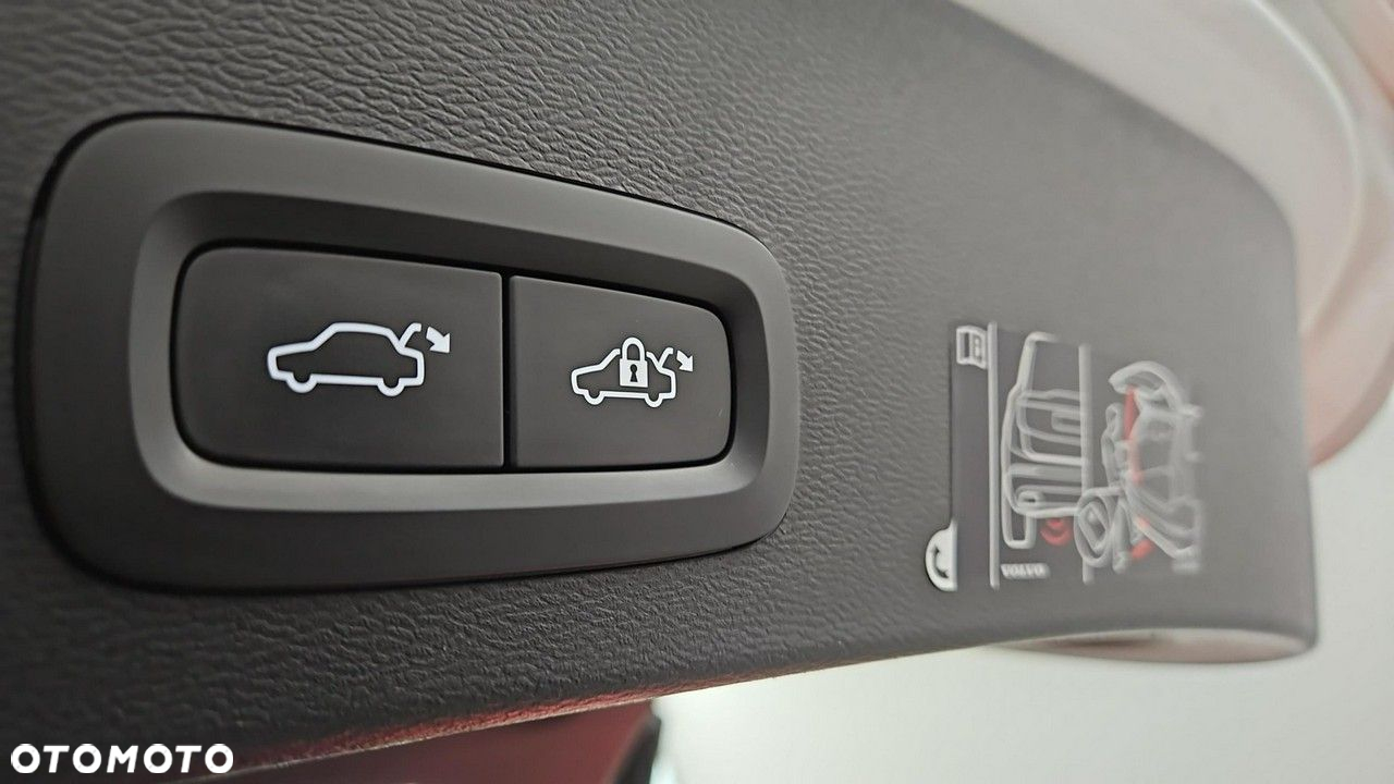 Volvo XC 40 T3 Momentum Pro - 25