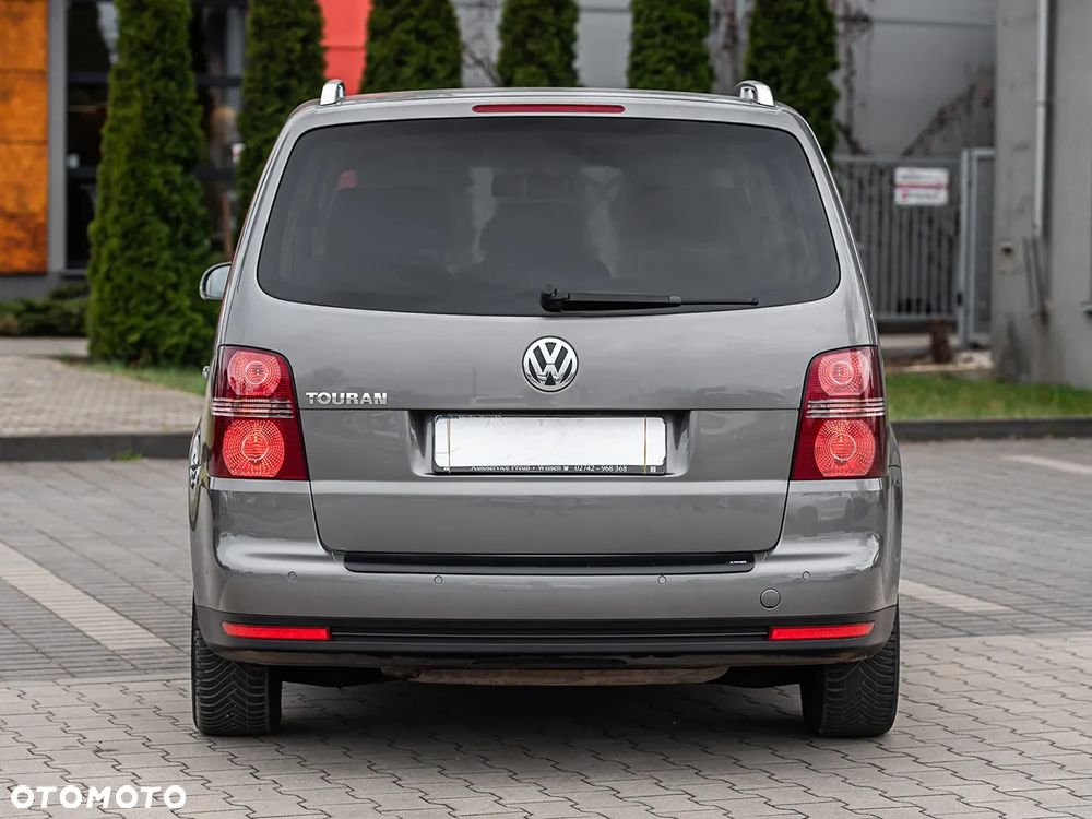 Volkswagen Touran - 11
