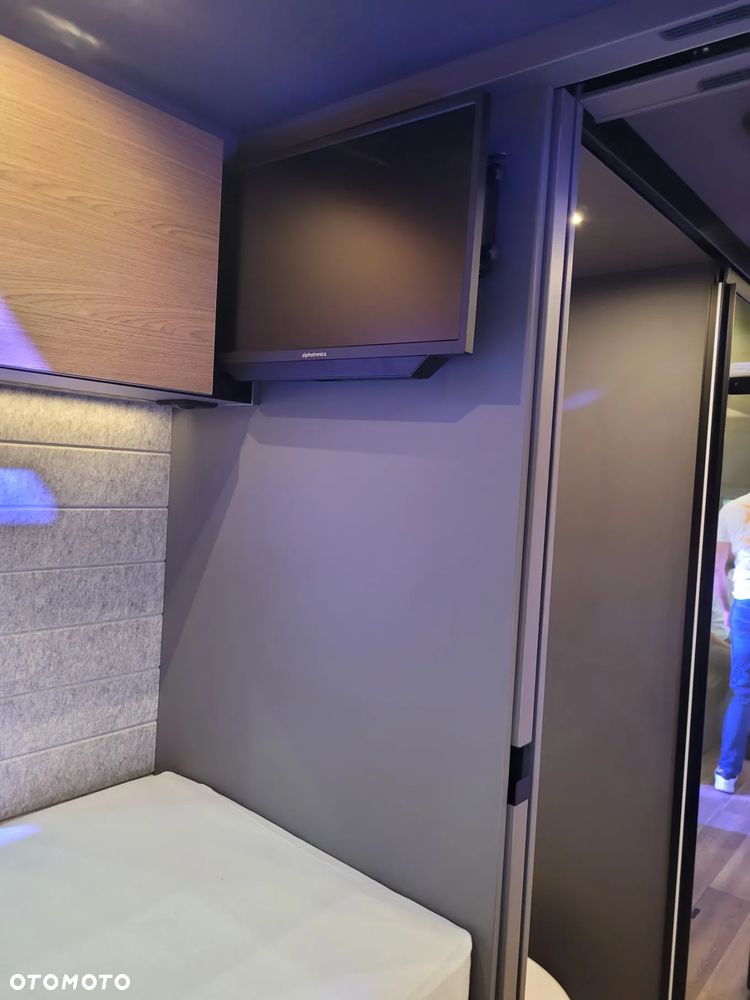 Niesmann-Bischoff Flair 920 - 16