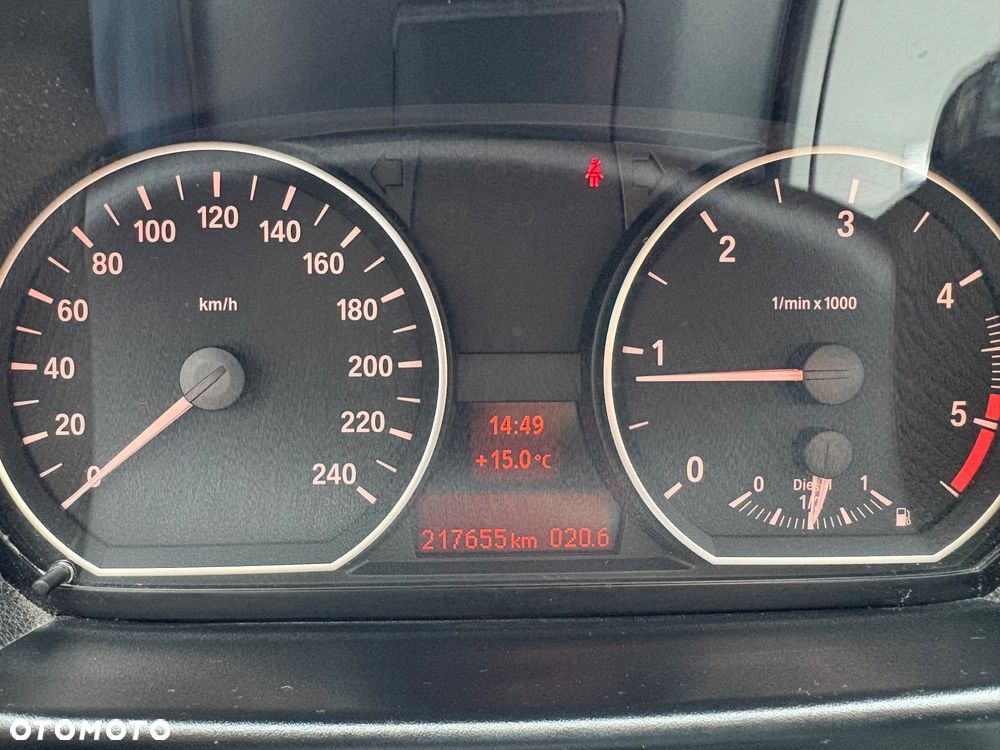 BMW Seria 1 118d DPF - 14