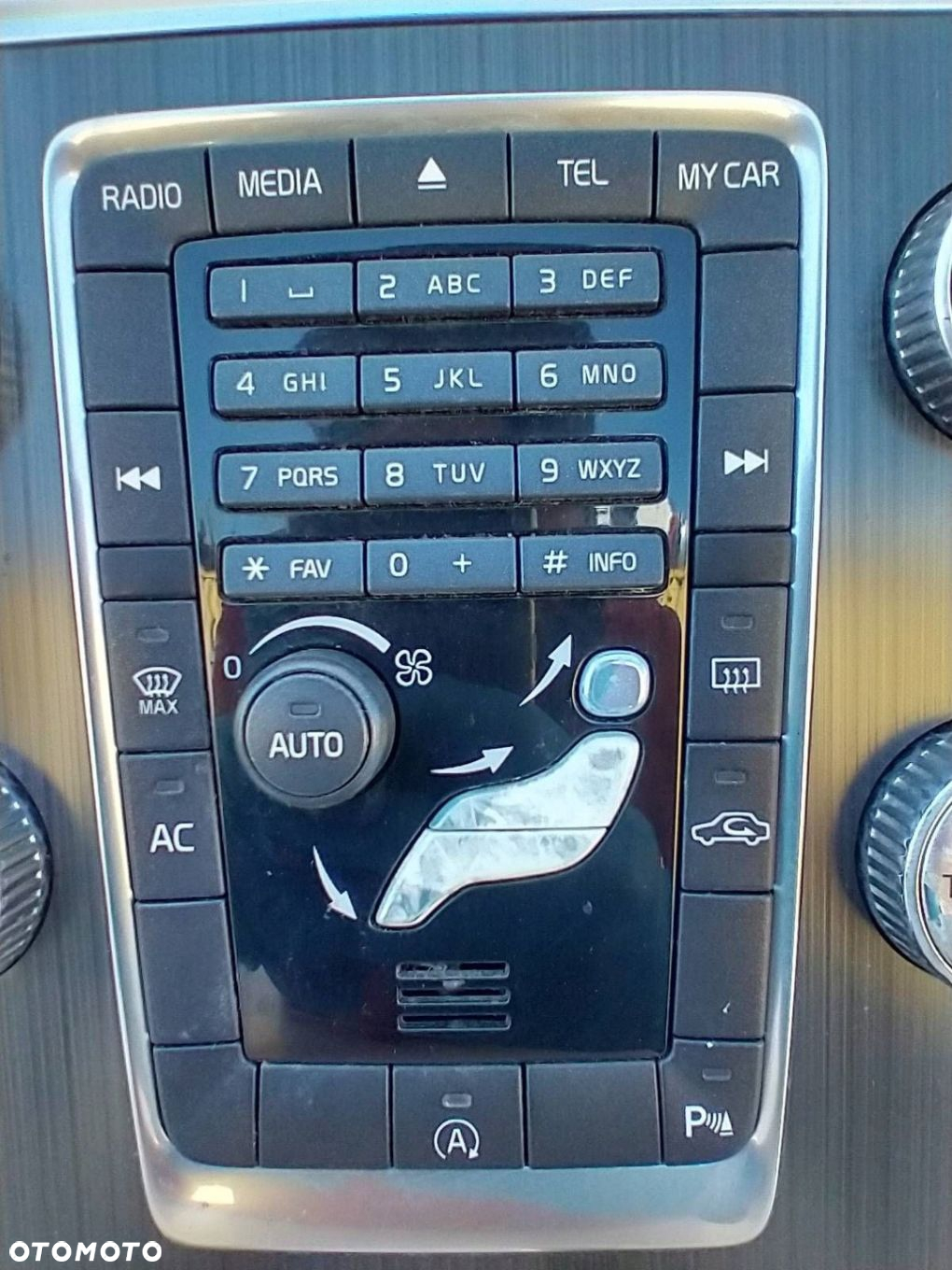Volvo XC60 I RAMKA DESKI KONSOLI TUNEL PANEL NAWIEWU 6813937 31469644 - 4