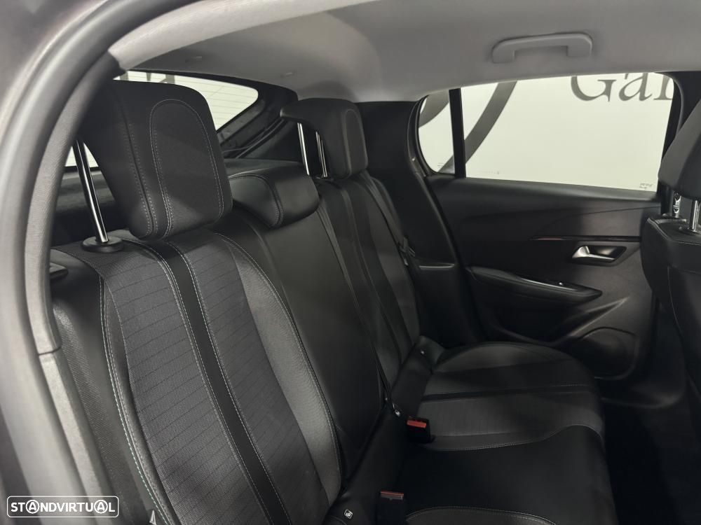 Peugeot 208 1.2 PureTech Allure EAT8 - 41