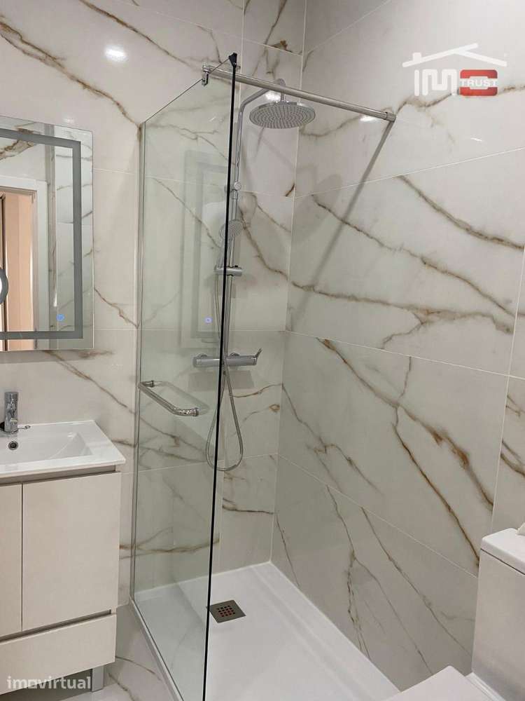 Apartamento T2 Totalmente Renovado, Coz. Equipada, Elevador, Zona C... - Grande imagem: 5/18