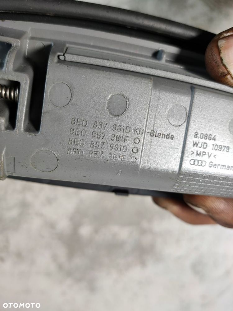popielniczka schowek tył 8e 8e0857961d europa audi a4 b6 czarna - 4