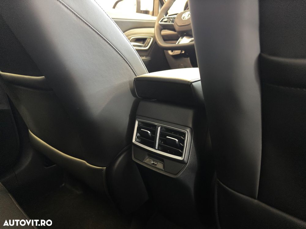 MG ZS HEV 1.5 GSI AT Exclusive - 18