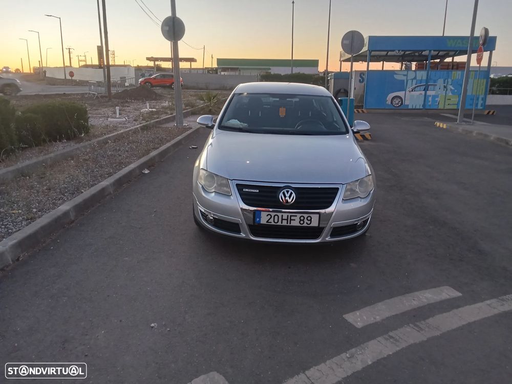 VW Passat 2.0 TDI Trendline BlueMotion - 11