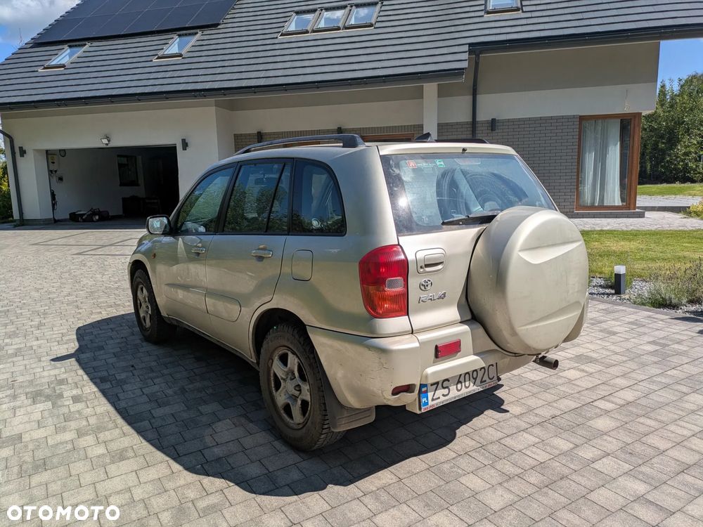 Toyota RAV4 2.0 VVT-i 4x4 - 11