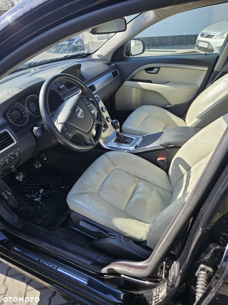 Volvo V70 D2 Momentum - 11