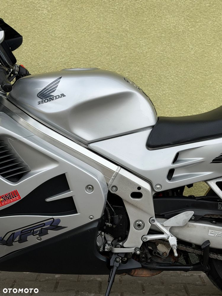 Honda VFR - 23